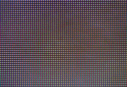 60UM7100 pixel structire RGB.jpg