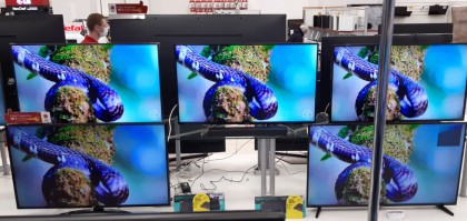 LG 49UM7450PLA 1.jpg