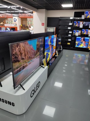 QLED and OLED in shop.jpg