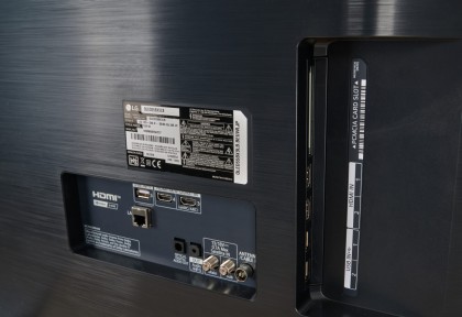 dva-iz-chetyrekh-hdmi-interfejsy-na-zadnej-paneli-oled-bx-osnashcheny-hdmi-2-1.jpg