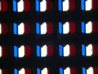pikseli-matricy-televizora-lg-oled-48c1-2021-god-belyj-cvet.jpg