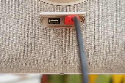 LG Standby Me 27ART10AKPL interfaces USB HDMI.jpg