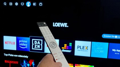 In-der-neuen-Loewe-Fernbedienung-steckt-ein-Mikrofon-fuer-Alexa-2048x1152-43a5263469a0d7f2.jpg