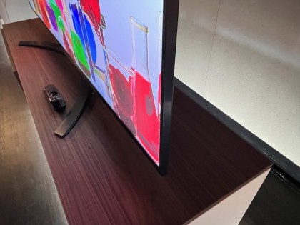 televizor-lg-qned87-2022-podstavka.jpeg