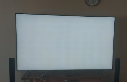 tv-lg-86uq9000-prosvechivayut-svetodiody-na-polnoj-yarkosti-2.jpg