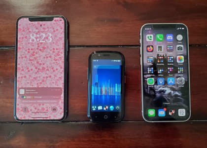 iPhone XS vs Jelly 2 vs iPhone 12 mini.jpg