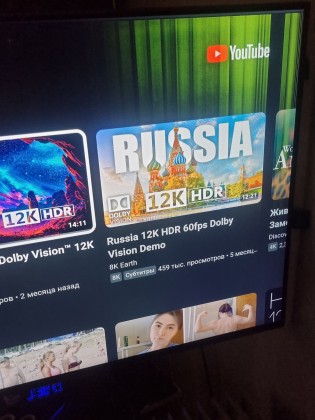zelyonye-polosy-v-pravoj-chasti-ehkrana-televizora-lg.jpg