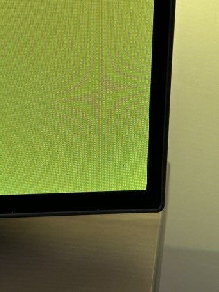 oled-televizor-philips-55oled706-bitye-pikseli-2.jpg