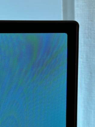 oled-televizor-philips-55oled706-bitye-pikseli-5.jpg