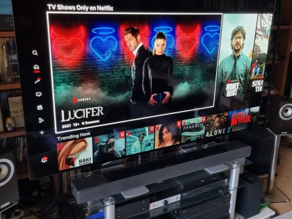universalnoe-nastolnoe-kreplenie-dlya-lg-oled-g3-2.jpg