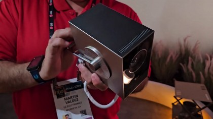 lazernyj-proektor-lg-cinebeam-qube-hu710pb-4k-webos-1.jpg