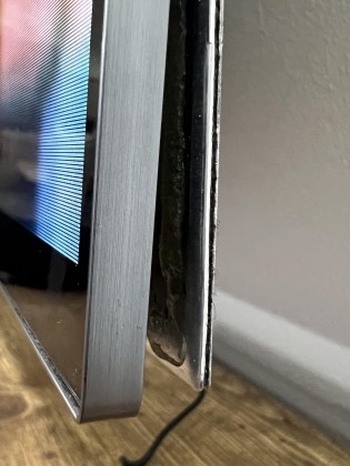 lg-oled-screen-separating-from-bezel.jpg