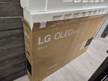 lg-oled65c4rla-raspakovka.jpg