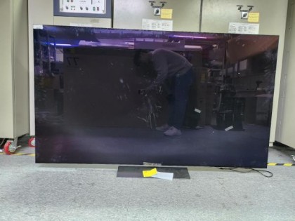 XU090496-24069_1.jpg
