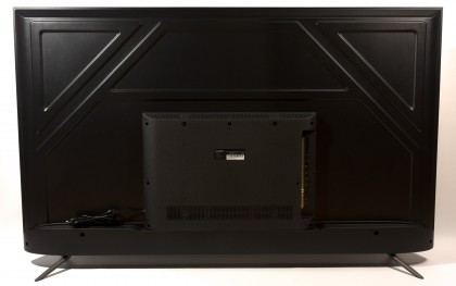 hyundai-h-led65bu7100-zadnyaya-panel-imeet-bolshoj-naplyv-vnutri-kotorogo-nahoditsya-ehlektronika.jpg