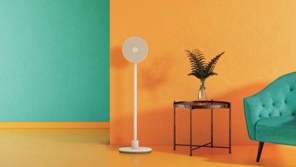 lg-pf600u-proektor-full-hd-v-vide-napolnogo-torshera 1.jpg