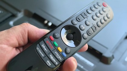 LG OLED65G55LW magic remote 2025 with digitals buttons.jpg