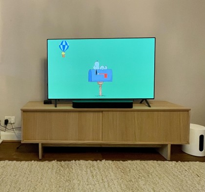 tumba-pod-televizor-ikea-stockholm-2025-goda.jpeg