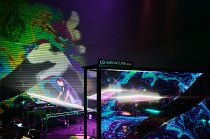 tenka-taihei-brings-the-canvas-to-life-with-lg-signature-oled-t-4.png