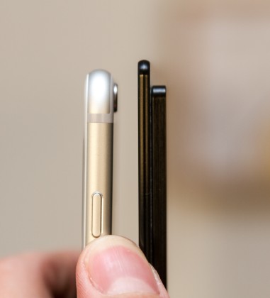 LG_E6_vs_iPhone_6.jpg