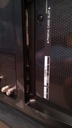 LG UJ740V interfaces side.jpg