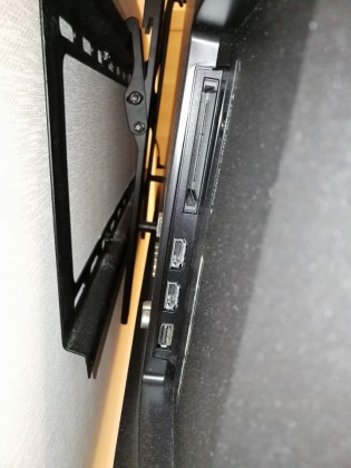 LG UJ634V Side.jpg