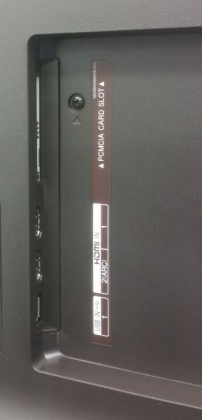 LG UJ630V interfaces side.jpg