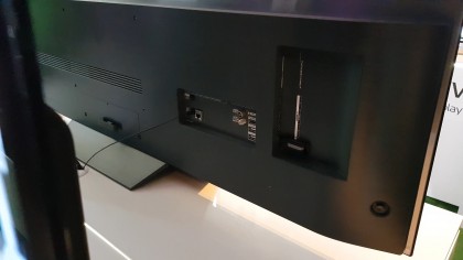 LG B8V interfaces back.jpg