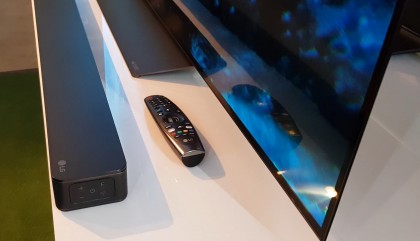 LG B8V Magic Remote.jpg
