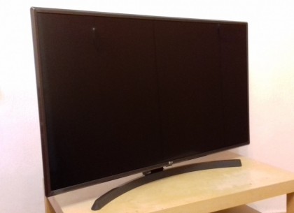 LG LK6200 review 01.jpg