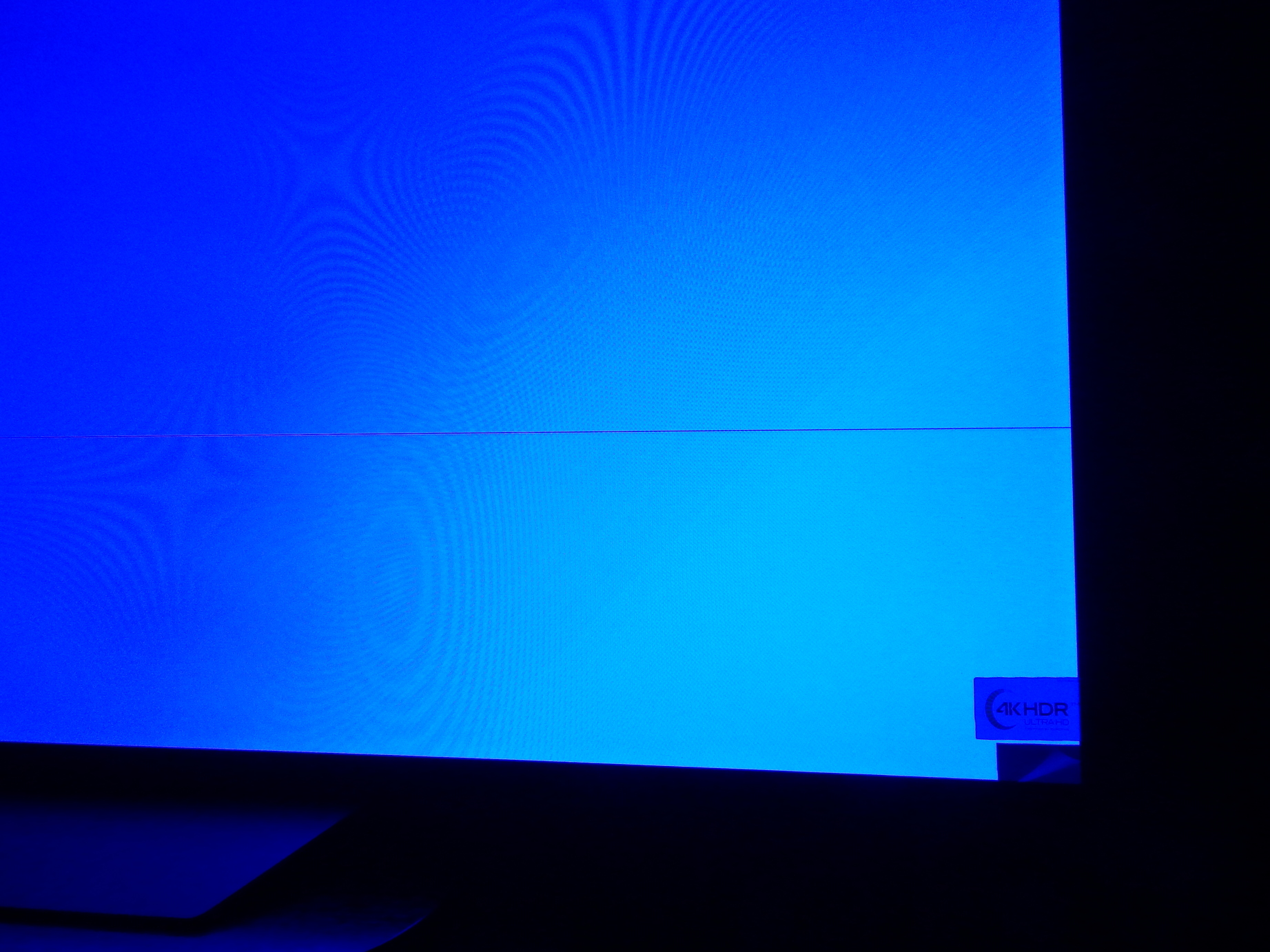 Синяя полоса на экране. ЖК самсунг вертикальная полоса. Тонкие горизонтальные полосы на экране телевизора. Тонкие горизонтальные полоски на экране телевизора. Тонкие горизонтальные полоски на экране ЖК телевизора.