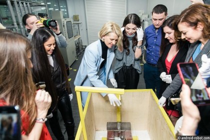 Илана-Юрьева-Полина-Киценко-Татьяна-Геворкян.-Испытание-стеклянных-полочек-холодильника.jpg (115.71 КБ) Просмотров: 33569 Илана-Юрьева-Полина-Киценко-Татьяна-Геворкян.-Испытание-стеклянных-полочек-холодильника.jpg